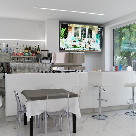 Hotel Ninfea Cattolica Eksteriør bilde
