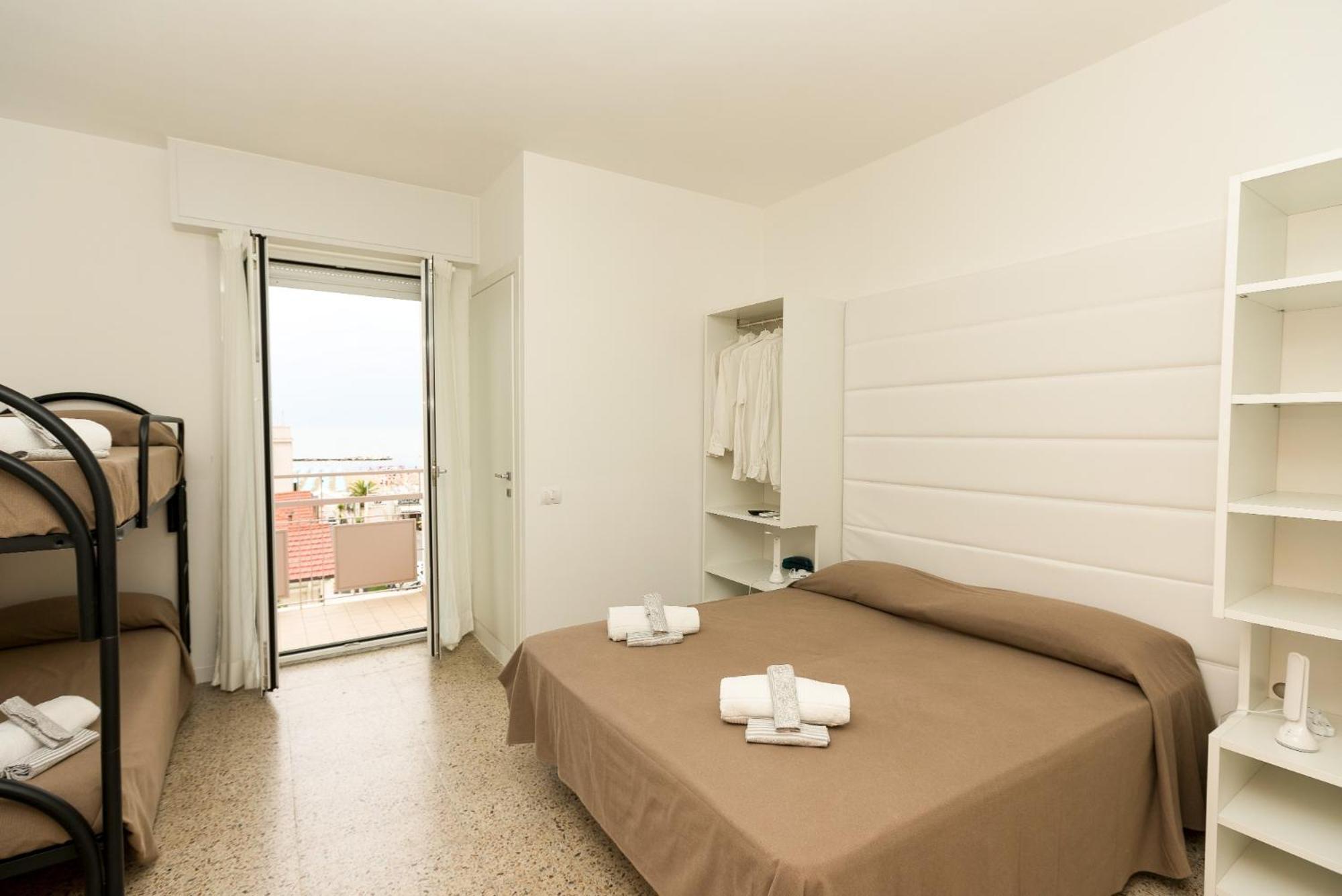 Hotel Ninfea Cattolica Eksteriør bilde