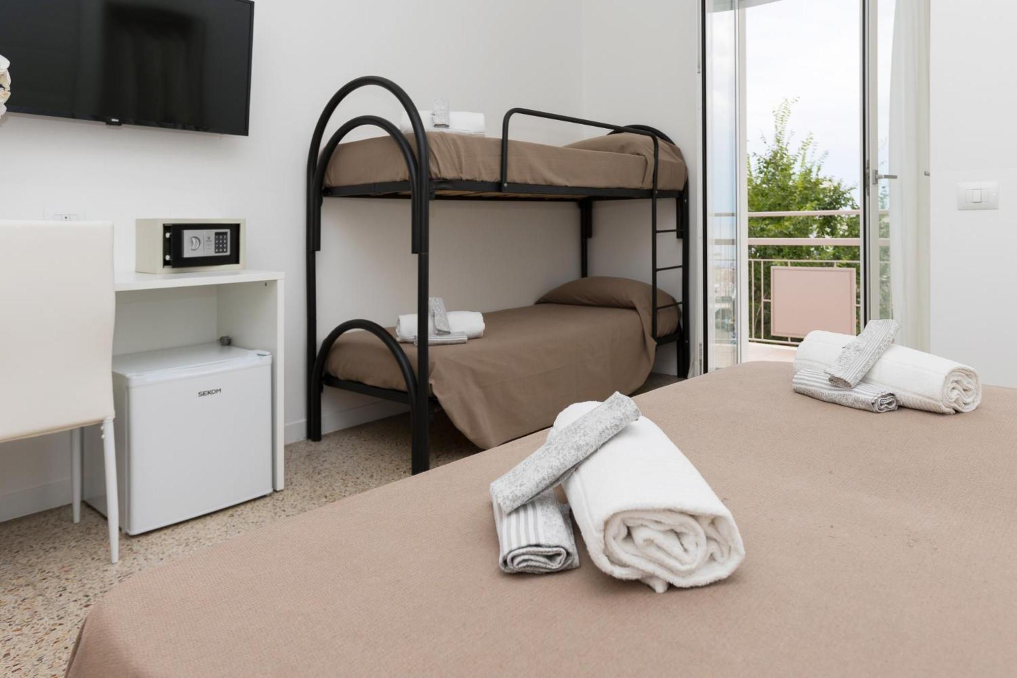 Hotel Ninfea Cattolica Eksteriør bilde