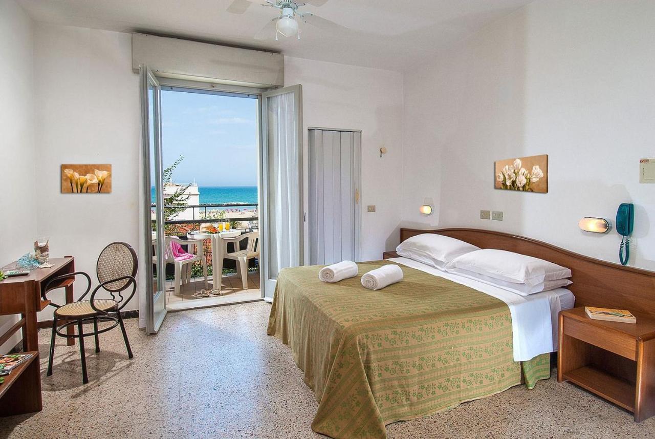 Hotel Ninfea Cattolica Eksteriør bilde