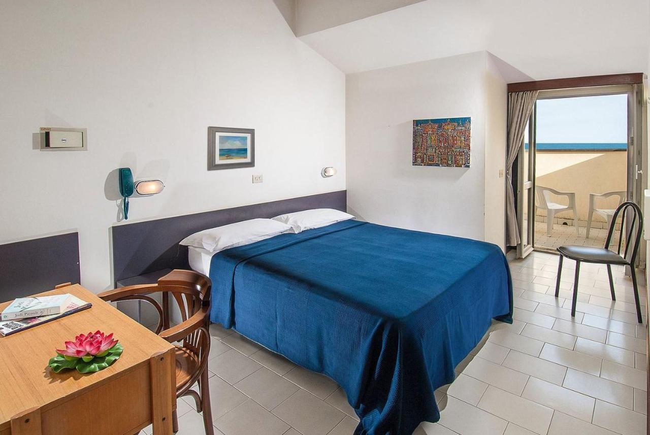 Hotel Ninfea Cattolica Eksteriør bilde